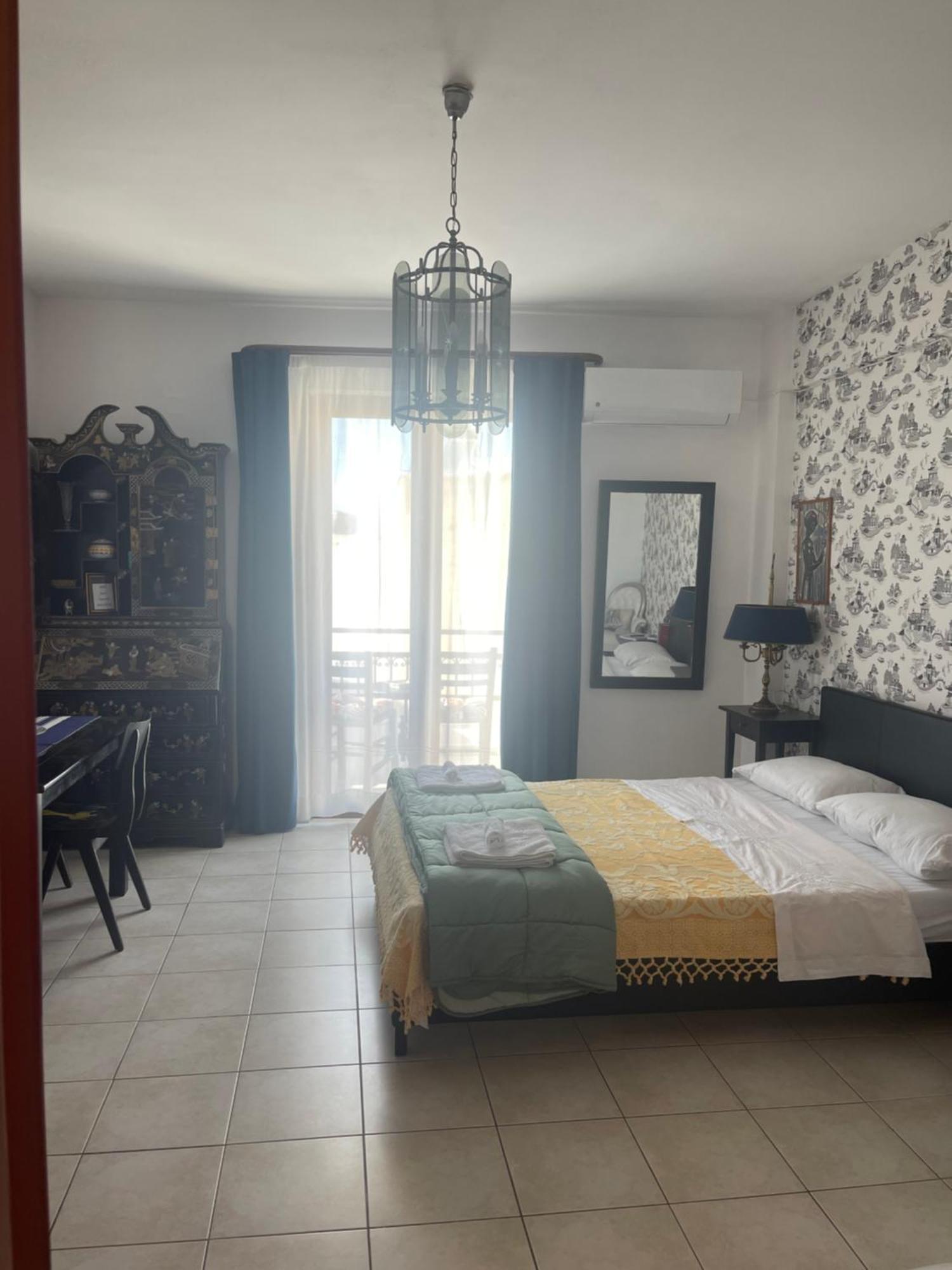 Retire Flat In The Heart Of City Heraklion Exteriör bild
