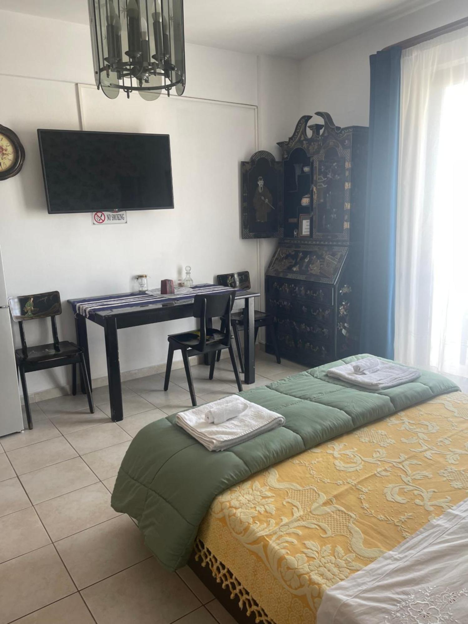 Retire Flat In The Heart Of City Heraklion Exteriör bild