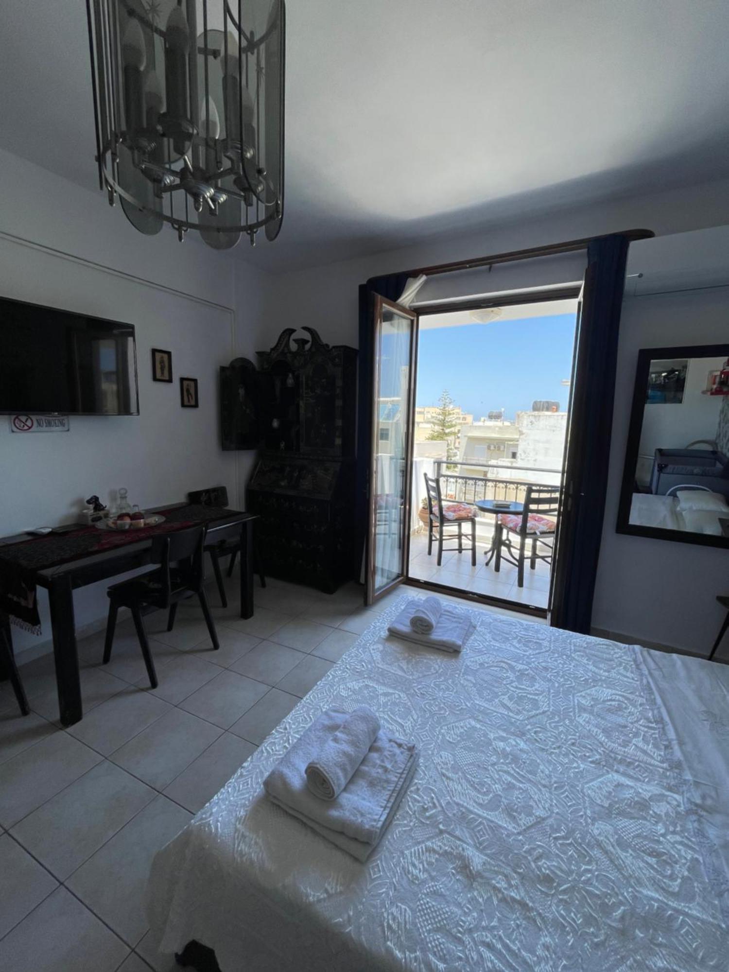 Retire Flat In The Heart Of City Heraklion Exteriör bild