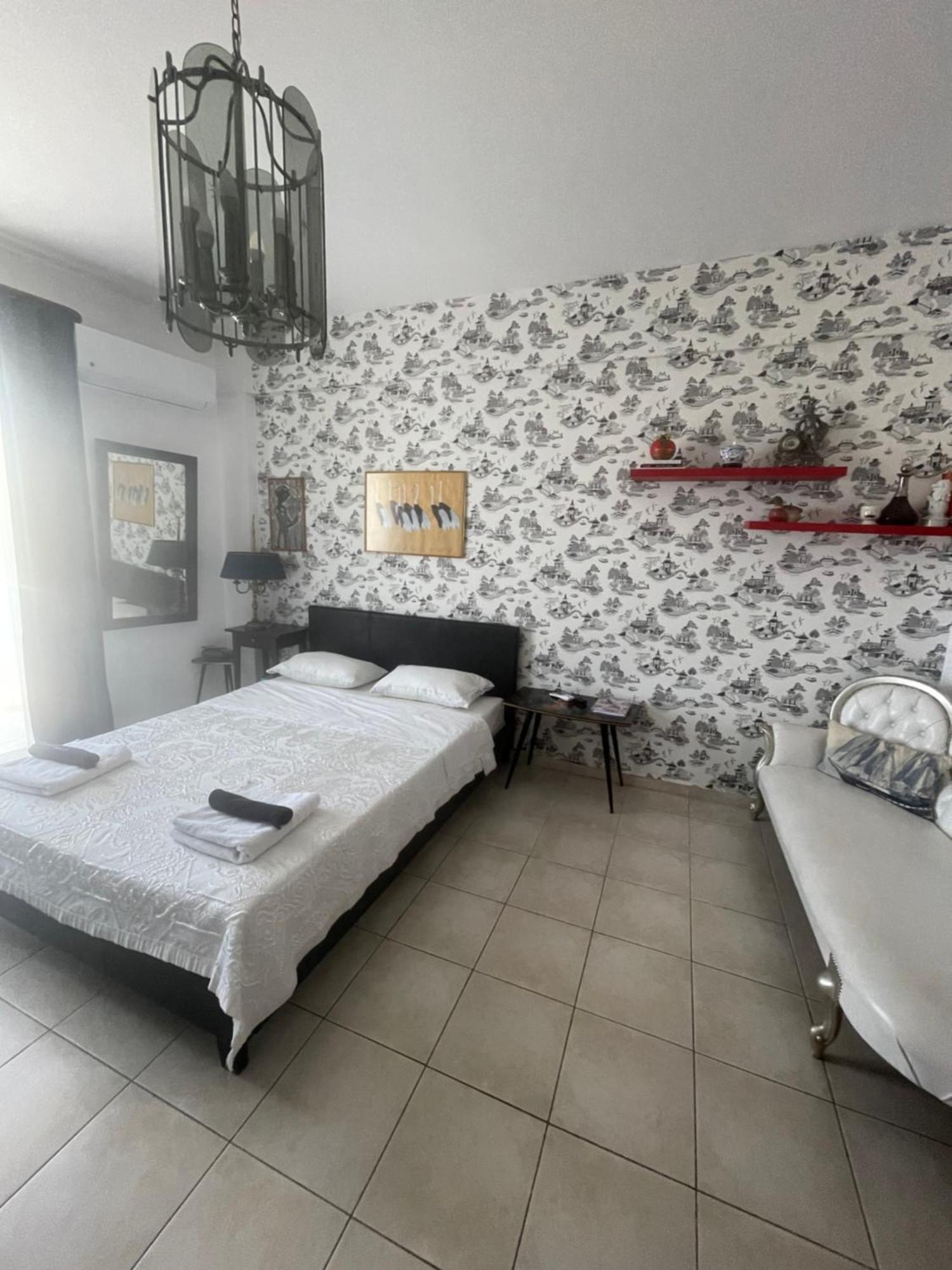Retire Flat In The Heart Of City Heraklion Exteriör bild