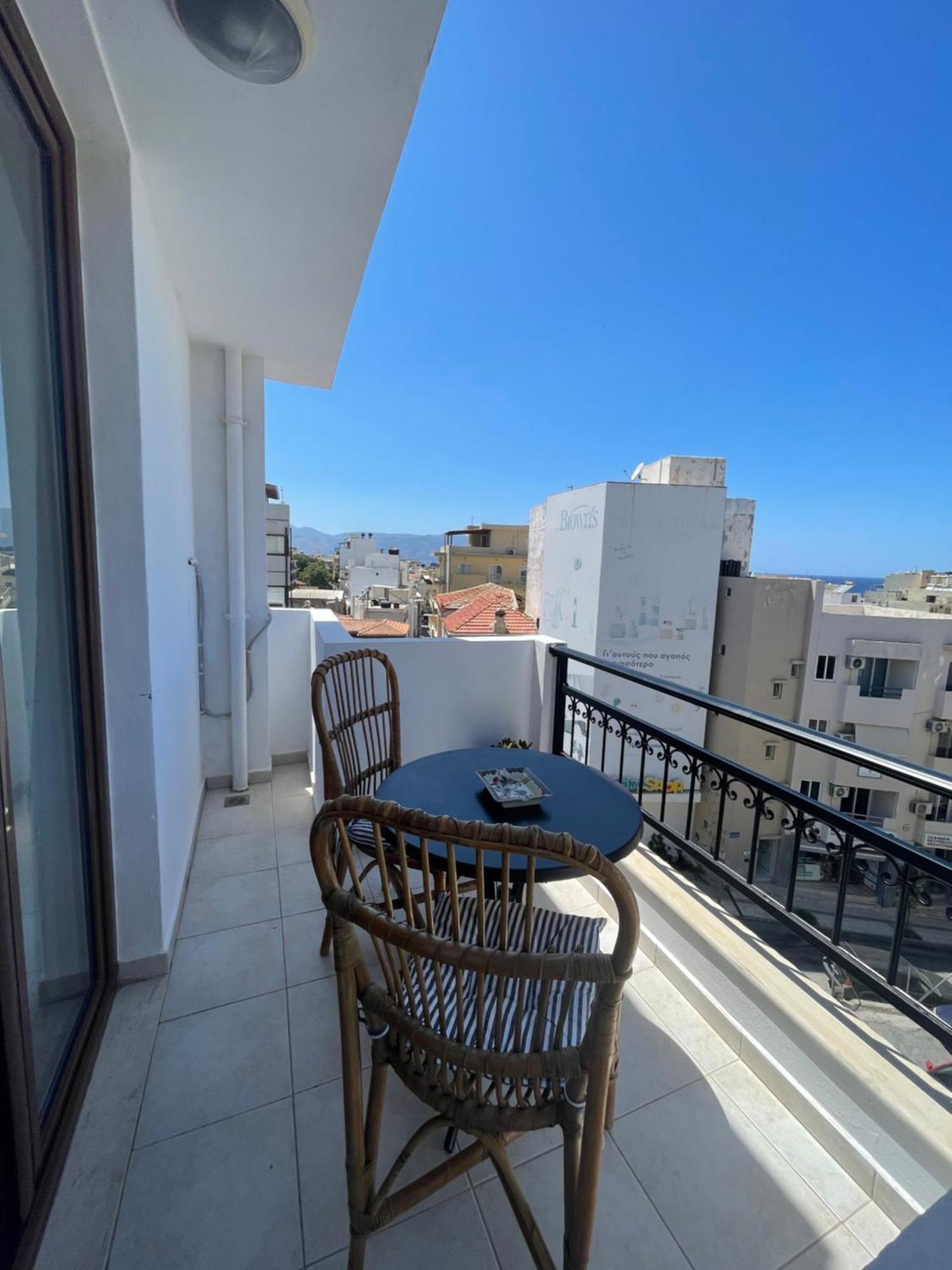 Retire Flat In The Heart Of City Heraklion Exteriör bild