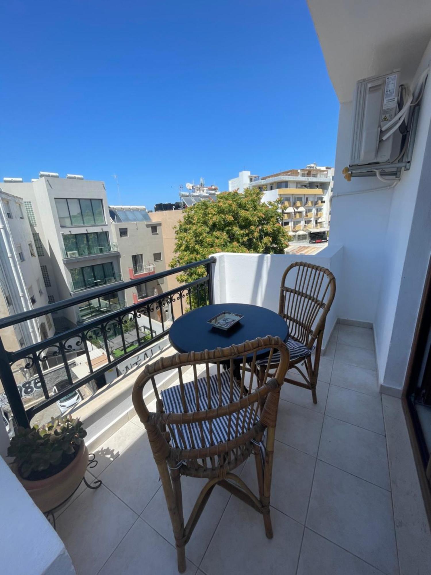 Retire Flat In The Heart Of City Heraklion Exteriör bild