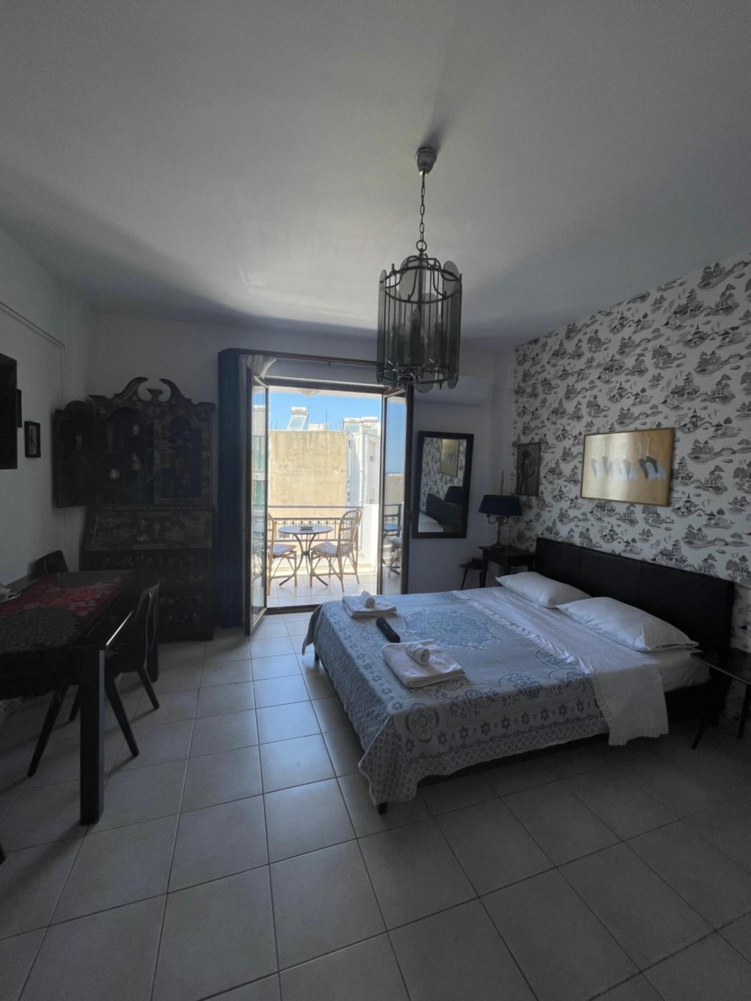 Retire Flat In The Heart Of City Heraklion Exteriör bild